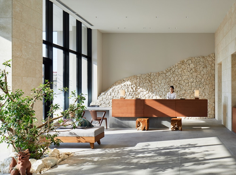 hotel strata naha