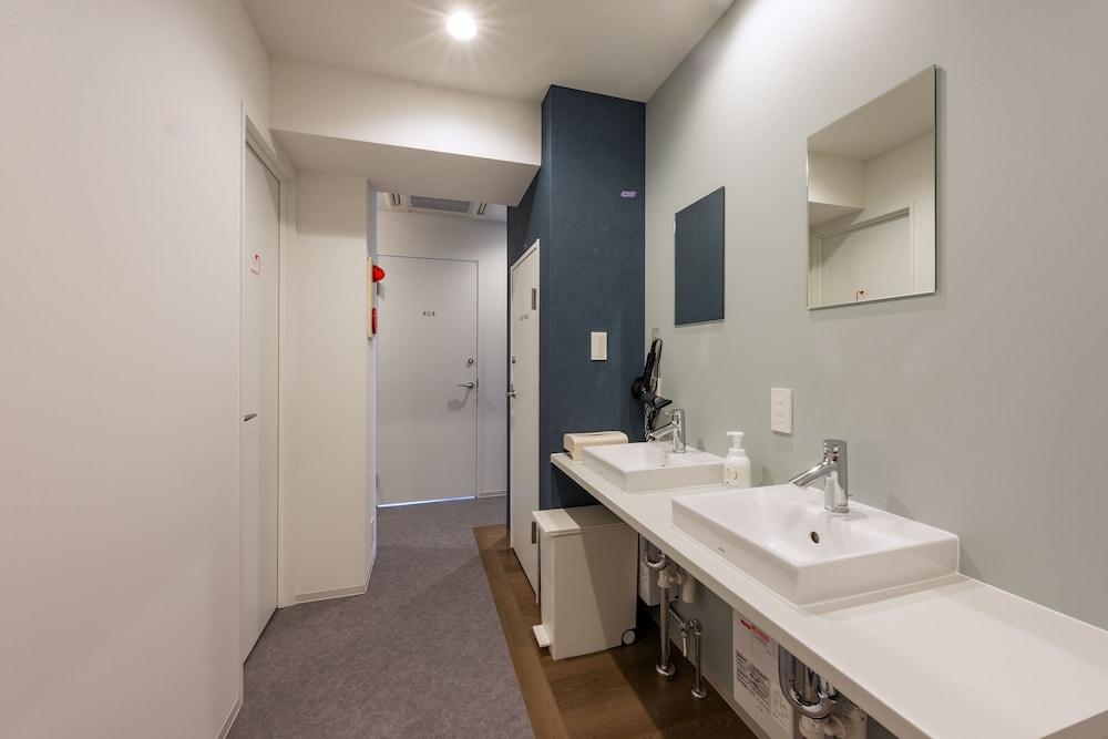 andand hostel minamisenju