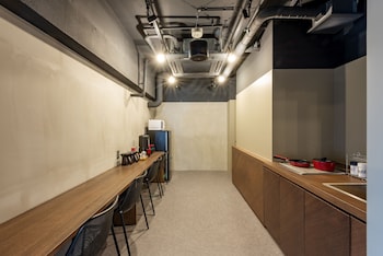 andand hostel minamisenju