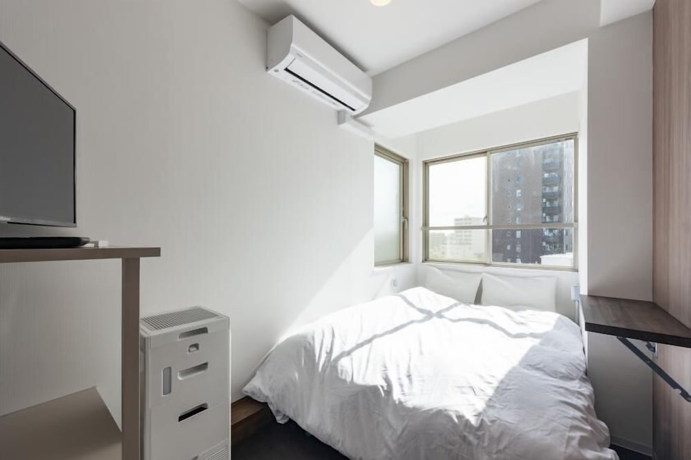 andand hostel minamisenju