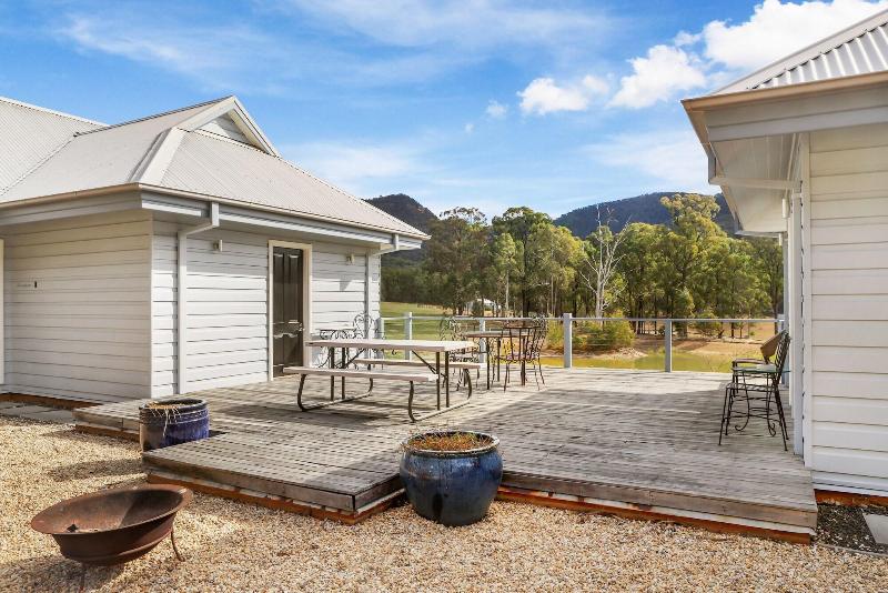 brokenback views country estate