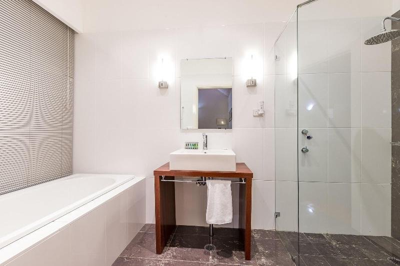 brokenback views country estate