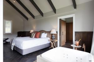 brokenback views country estate