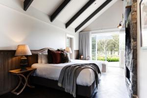 brokenback views country estate