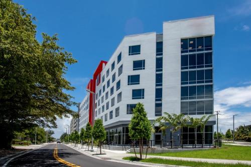 radisson red miami airport