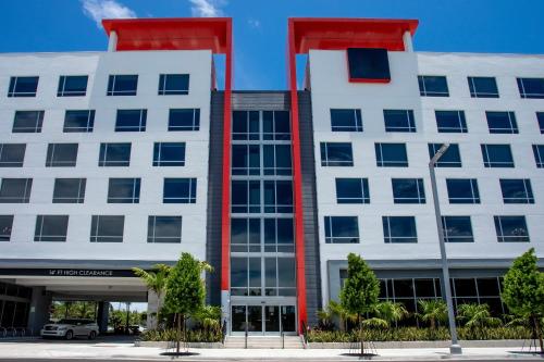 radisson red miami airport