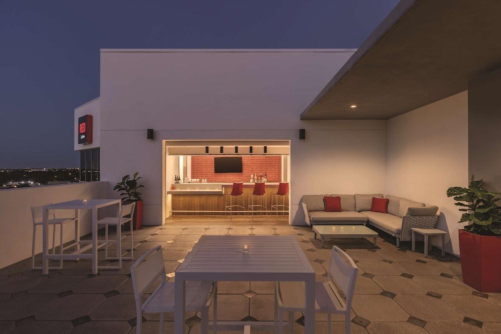 radisson red miami airport