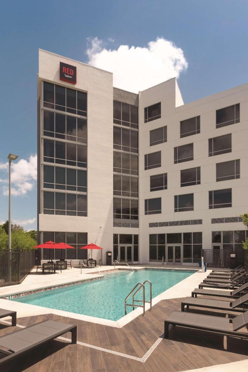 radisson red miami airport