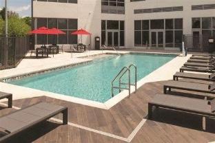 radisson red miami airport