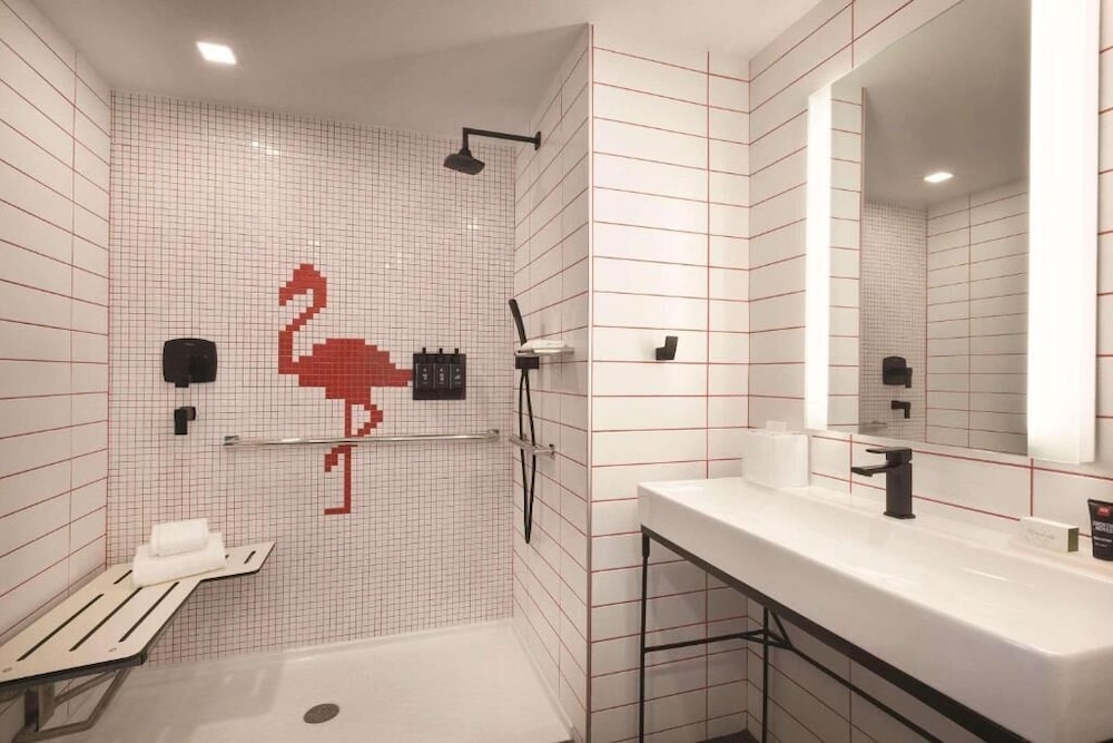 radisson red miami airport