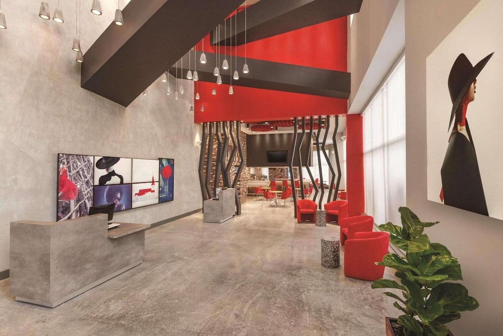 radisson red miami airport