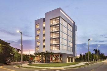 radisson red miami airport