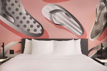 radisson red miami airport