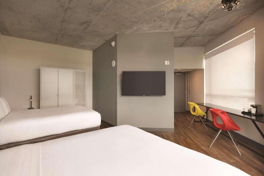 radisson red miami airport