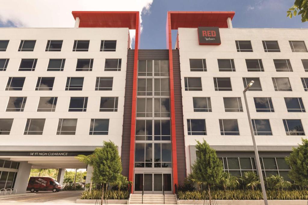 radisson red miami airport