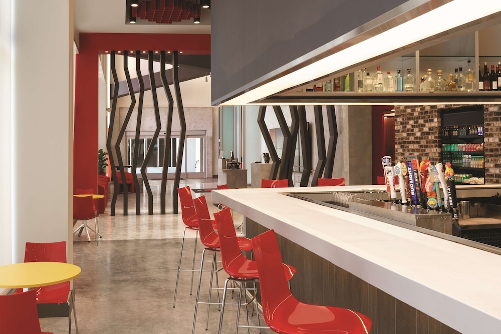 radisson red miami airport