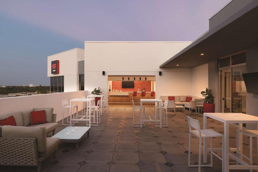 radisson red miami airport