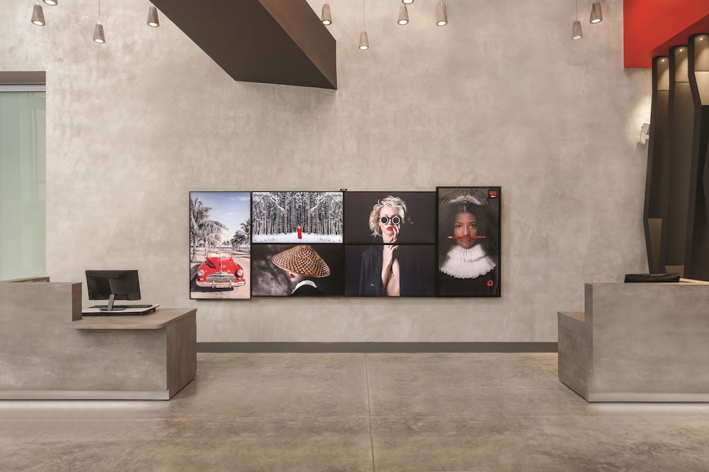 radisson red miami airport