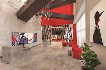 radisson red miami airport