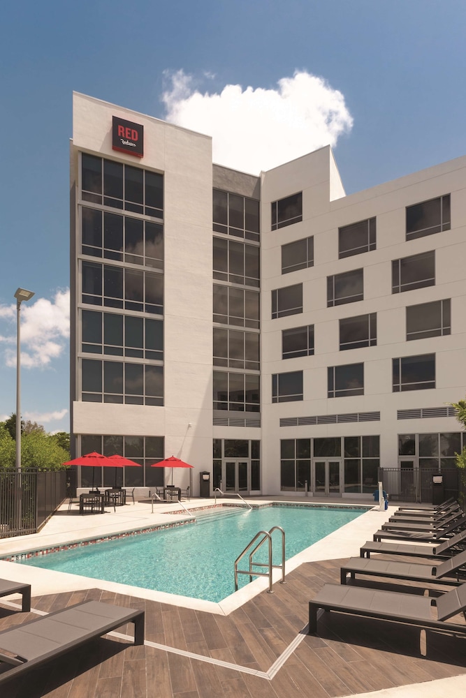 radisson red miami airport