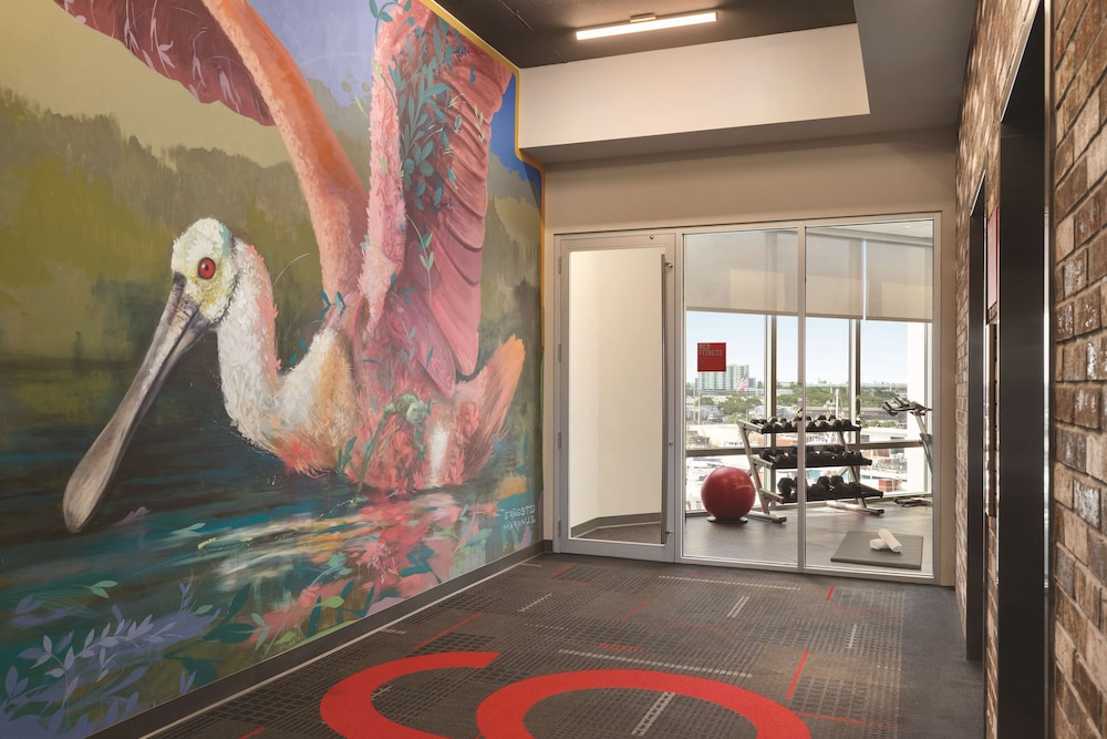 radisson red miami airport