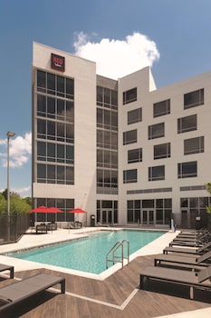 radisson red miami airport