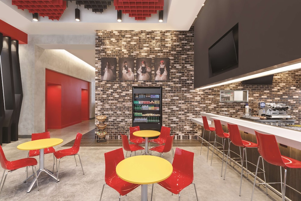 radisson red miami airport