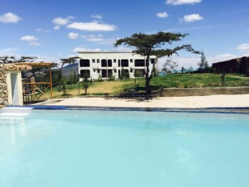 Jordan Breeze,Loipksen Lake Magadi Kiserian Kiserian,3.5 star