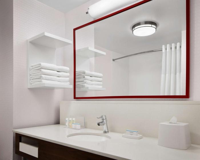 hampton inn and suites charlotte steele creek