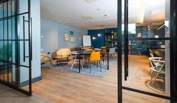 hampton by hilton london park royal