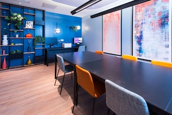 hampton by hilton london park royal