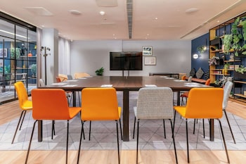 hampton by hilton london park royal