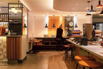 hampton by hilton london park royal
