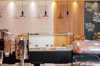 hampton by hilton london park royal