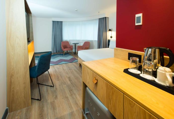 hampton by hilton london park royal