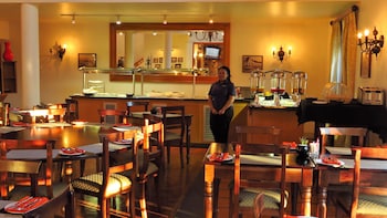 oakhurst hotel