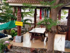 Pott Guesthouse,Chaweng Beach>>Bophut,2.5 star