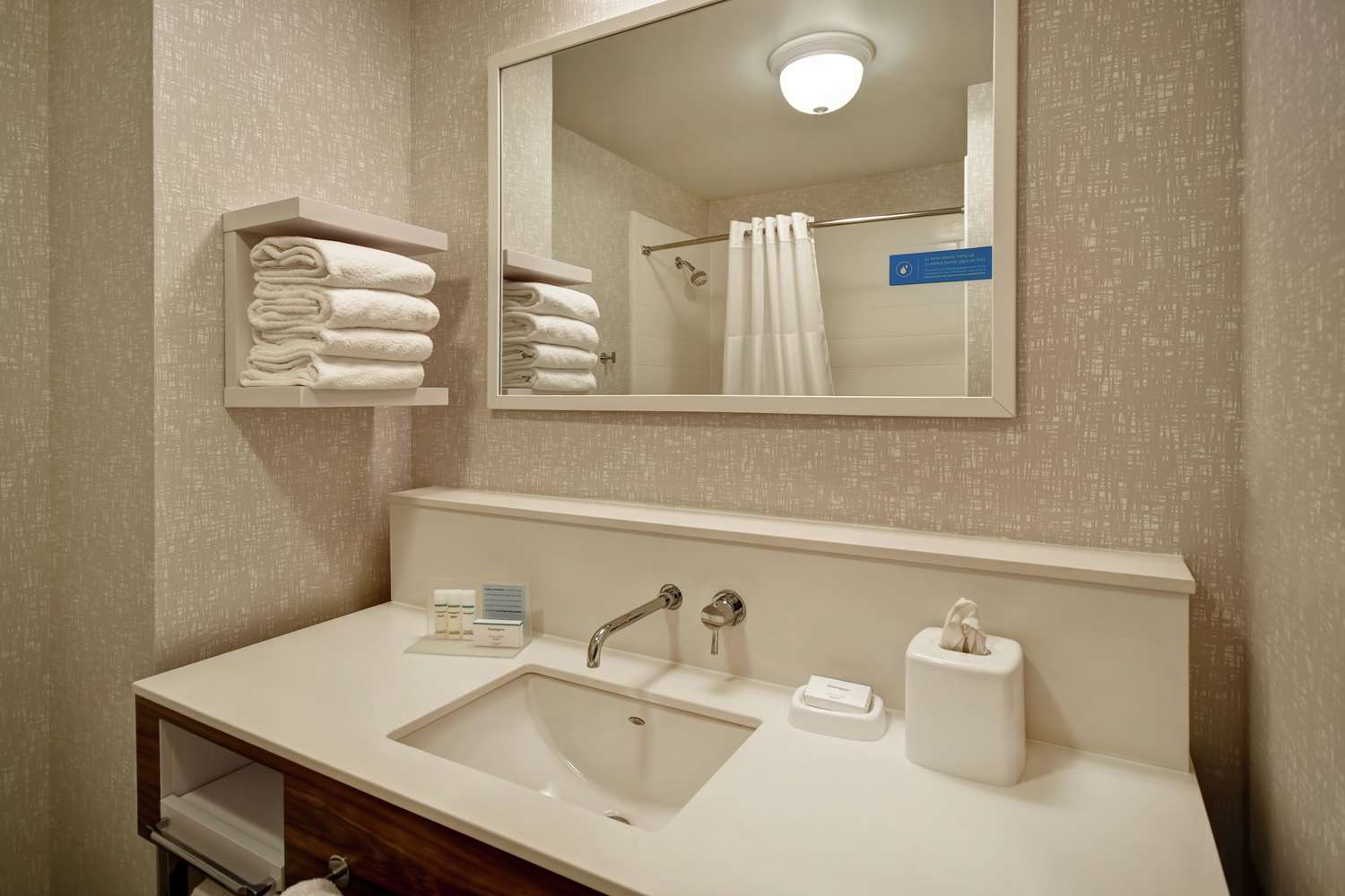 hampton inn atlanta mall of georgia