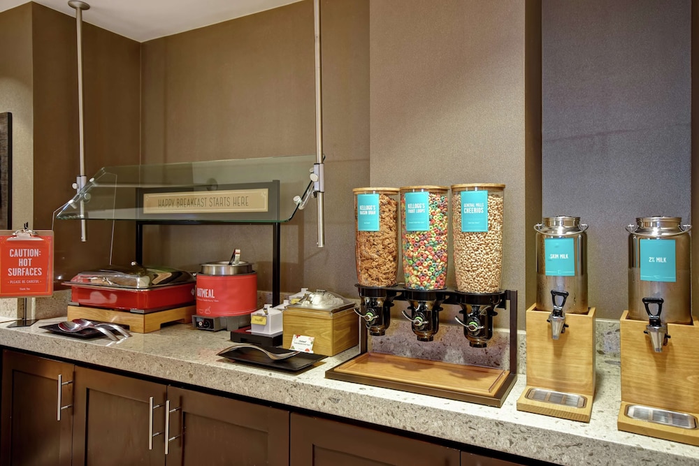 hampton inn atlanta mall of georgia