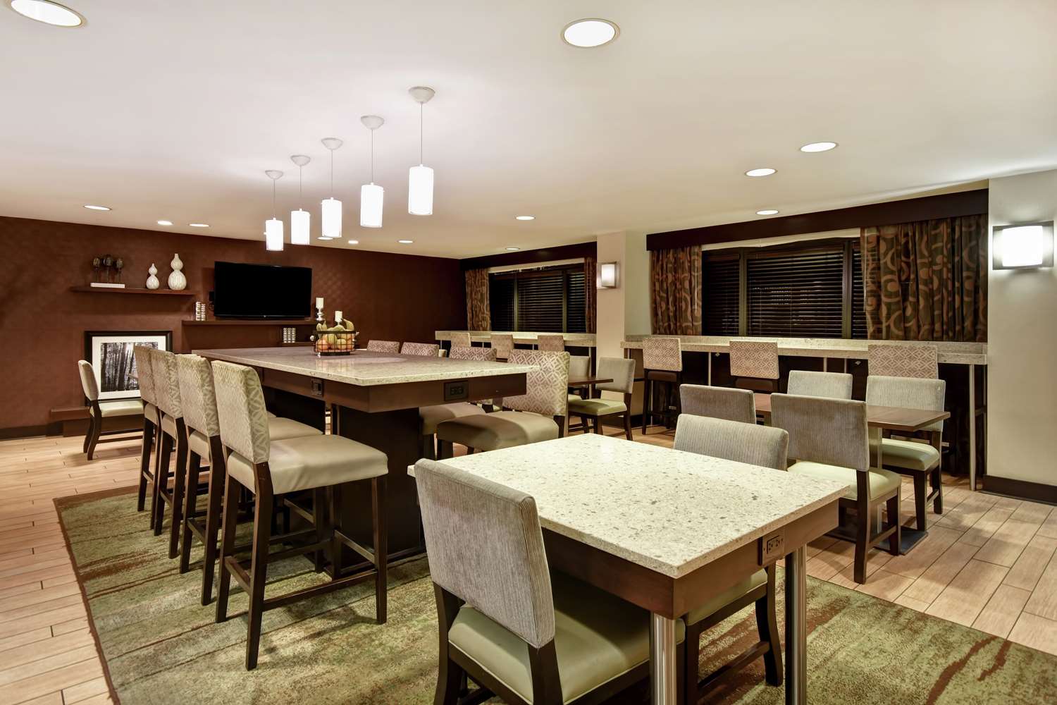 hampton inn atlanta mall of georgia