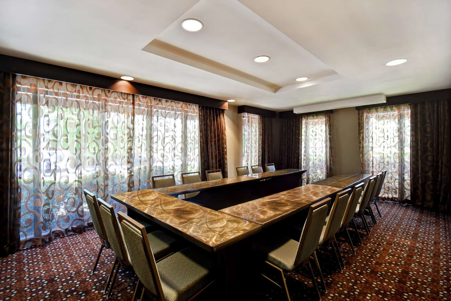 hampton inn atlanta mall of georgia