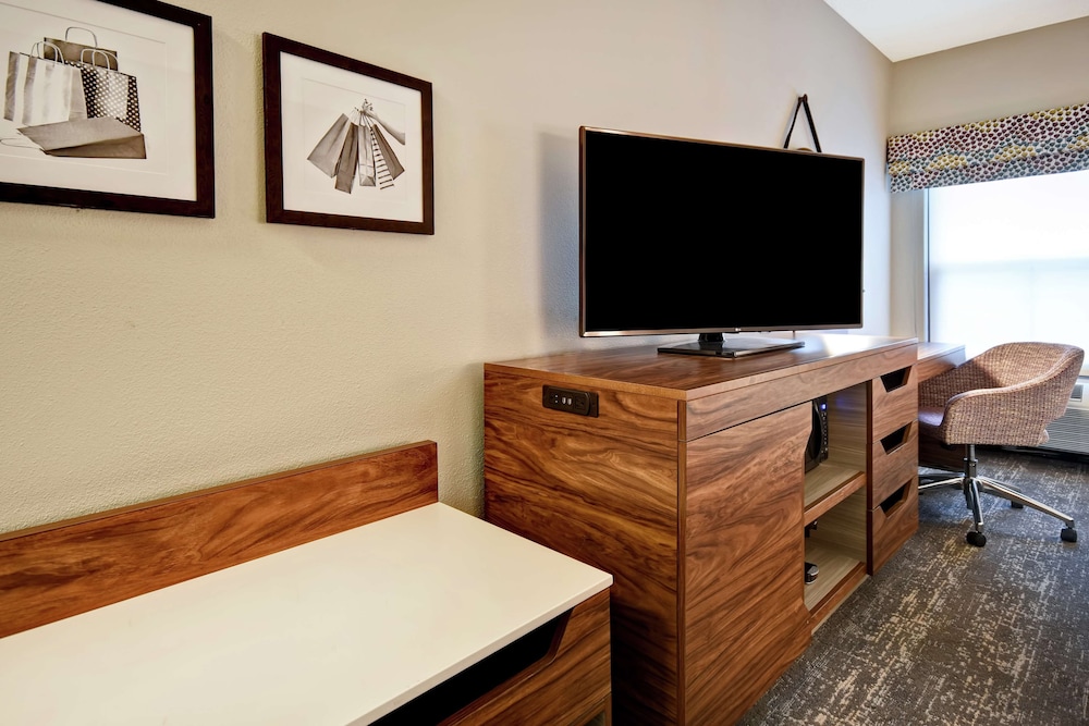 hampton inn atlanta mall of georgia