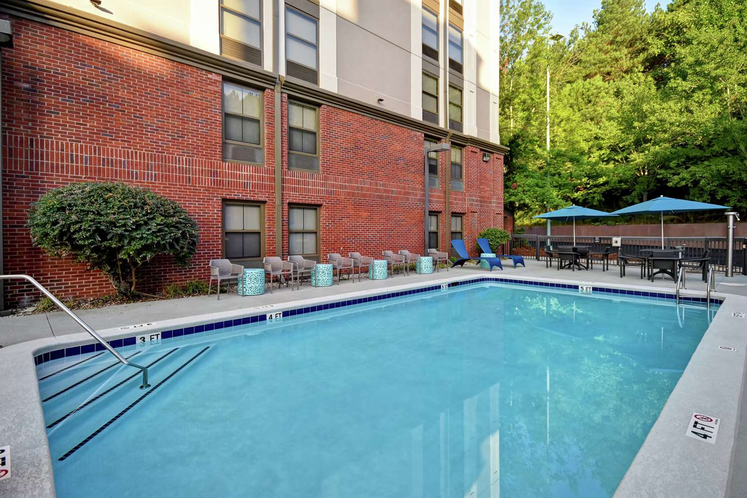 hampton inn atlanta mall of georgia