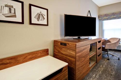 hampton inn atlanta mall of georgia