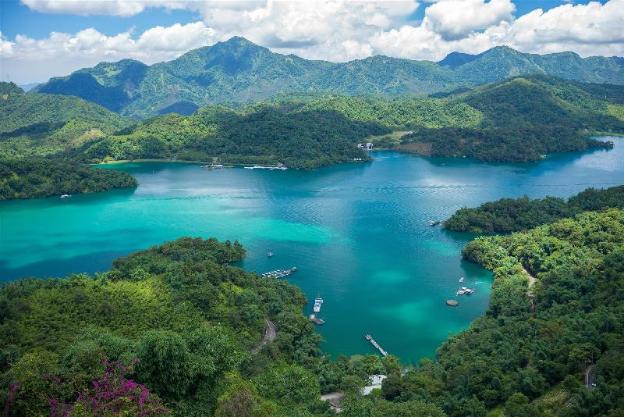 lake in mountain bandb