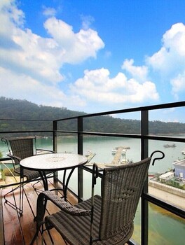lake in mountain bandb
