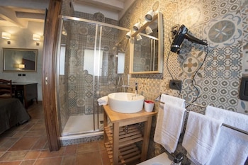 hotel capomulini historical house