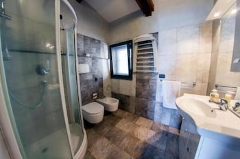 hotel capomulini historical house