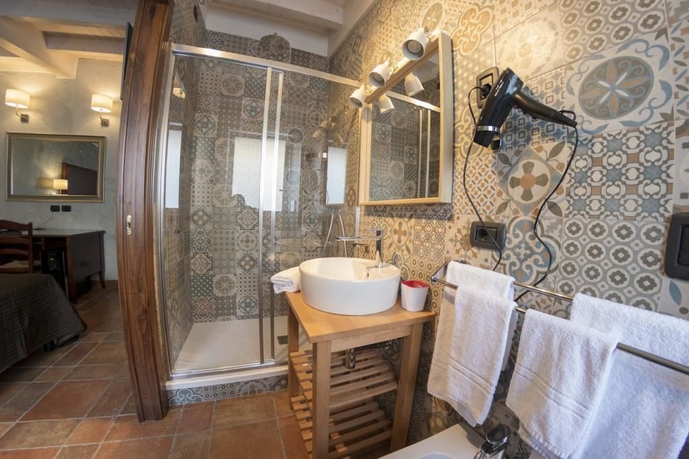 hotel capomulini historical house