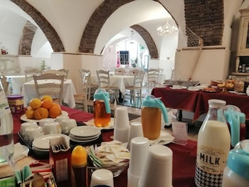 hotel capomulini historical house